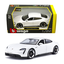 Bburago Collector - 1:24 Diecast - Collezione - W/O Stand - Porsche Taycan Turbo S