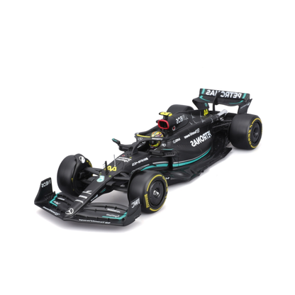 Bburago F1 - 1:24 Diecast - Mercedez Amg W14 E Performance Formula Model Kit (With Helmet, W/O Plastic Stand)