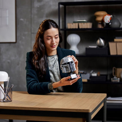 LEGO: The Mandalorian™ Helmet V29 (75328) - 3