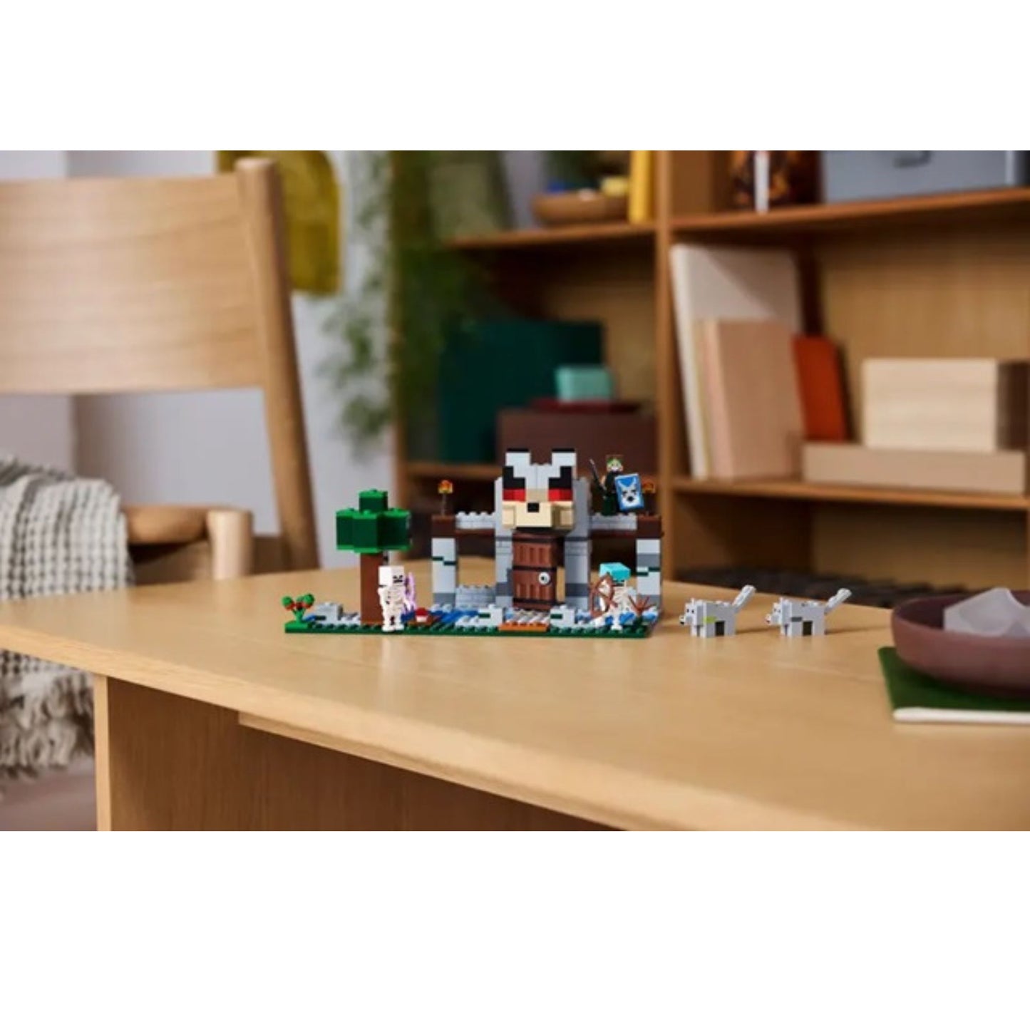 LEGO: The Wolf Stronghold V29 (21261) - 2