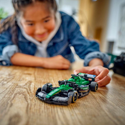 LEGO: Aston Martin Aramco F1® AMR2 V29 (77245)