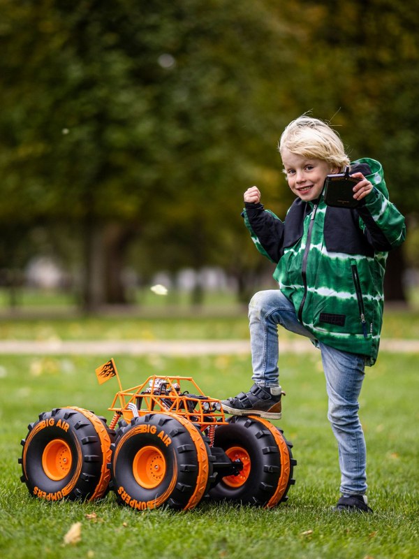 Sharper Image RC Giant Crusher 4X4